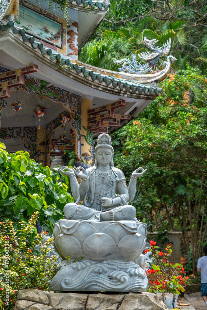 Obraz premium Linh Ung Pagoda and cave in Marble Mountains, Danang, Vietnam.