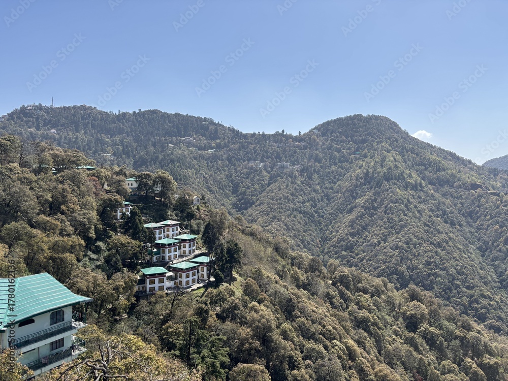 Fototapeta premium Misty Hill Station View Calm Morning in the Mountains