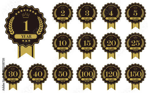 黒と金をテーマカラーにした周年記念のアイコンセット。ラベルやステッカー向け。シックで豪華なイメージ。白背景にベクターイラスト。
