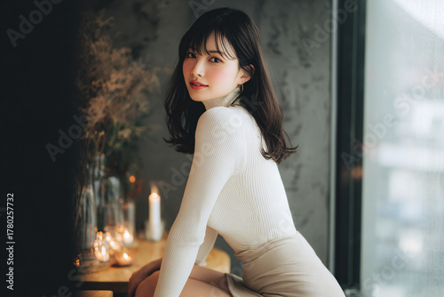 カフェ・バー・レストランでデートの待ち合わせをする美しい女性 Free Download カフェ・バー・レストランでデートの待ち合わせをする美しい女性 - GFXLoad