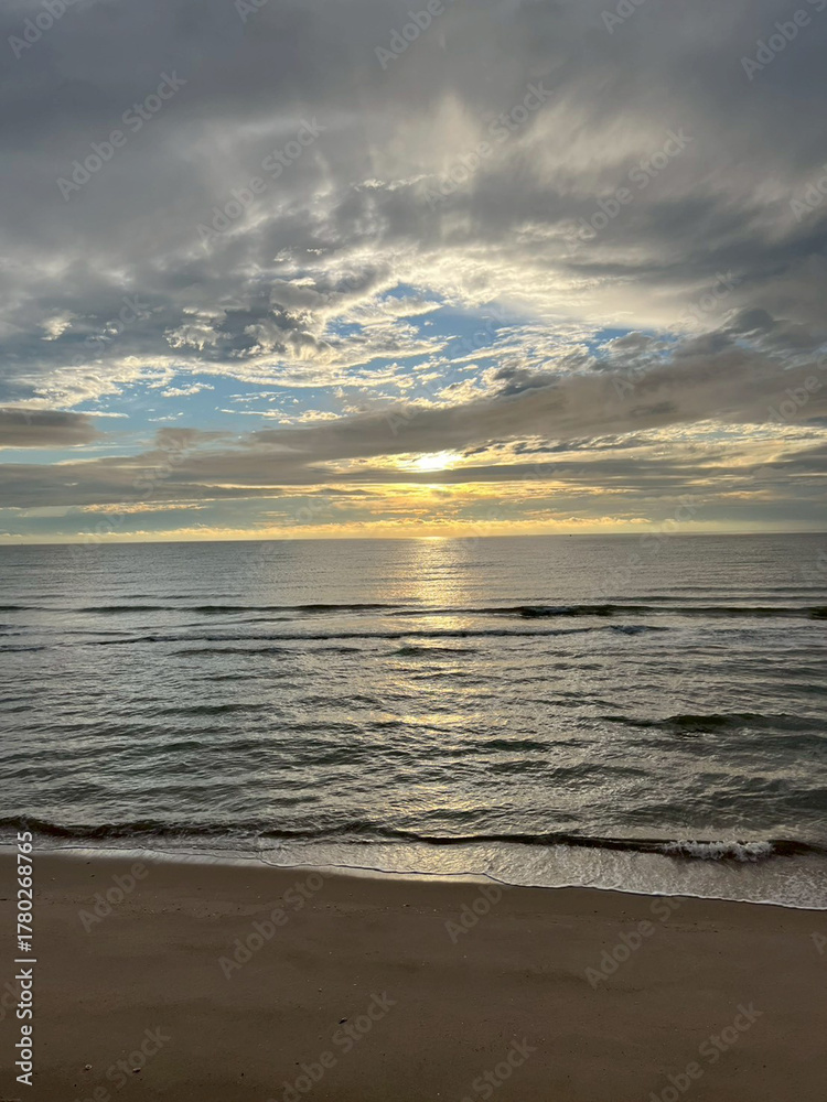 Obraz premium sunset over the sea