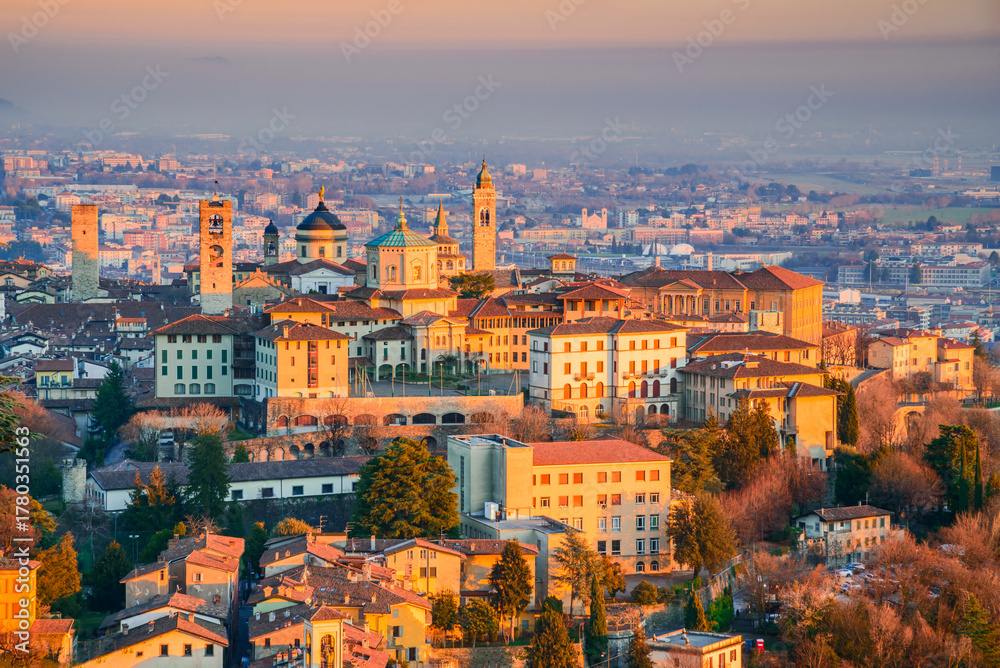 Obraz premium Bergamo, Italy - Sunset aerial view of Citta Alta beautiful historical town in Lombardy, Lombardia.