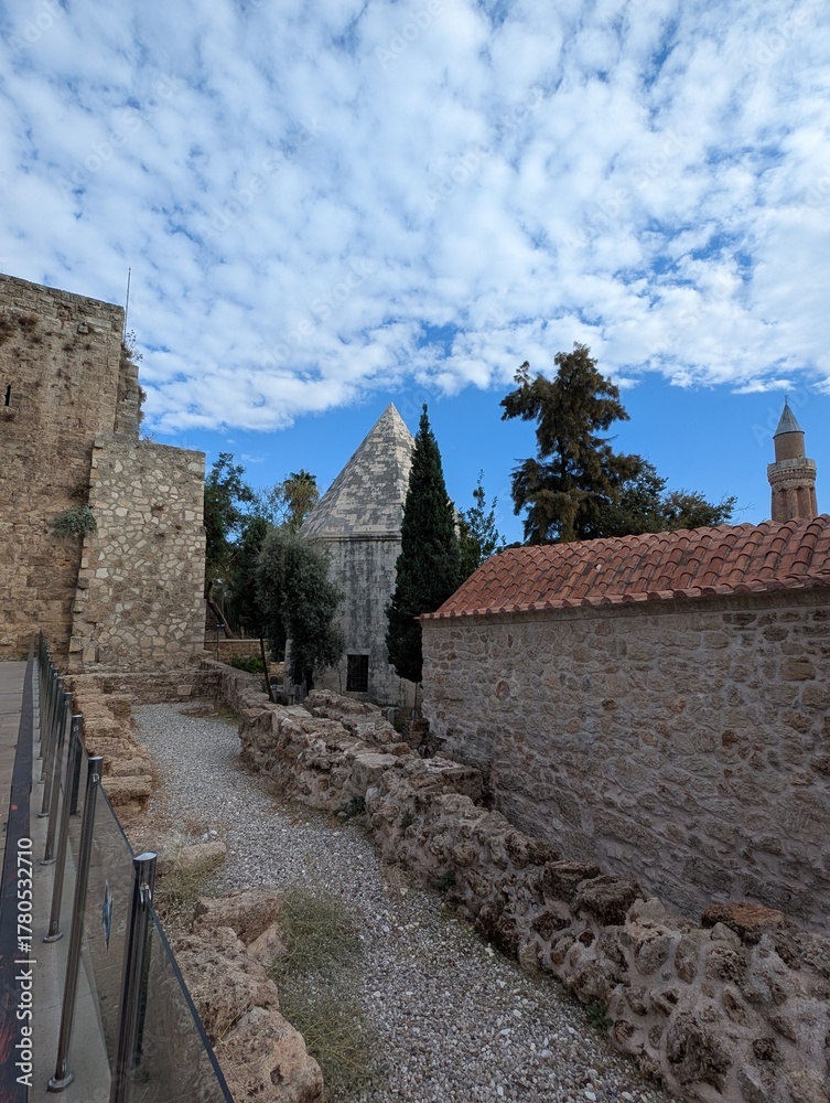Obraz premium Charming Narrow Alley and Historic Architecture in the Old Town of Antalya (Kaleiçi)