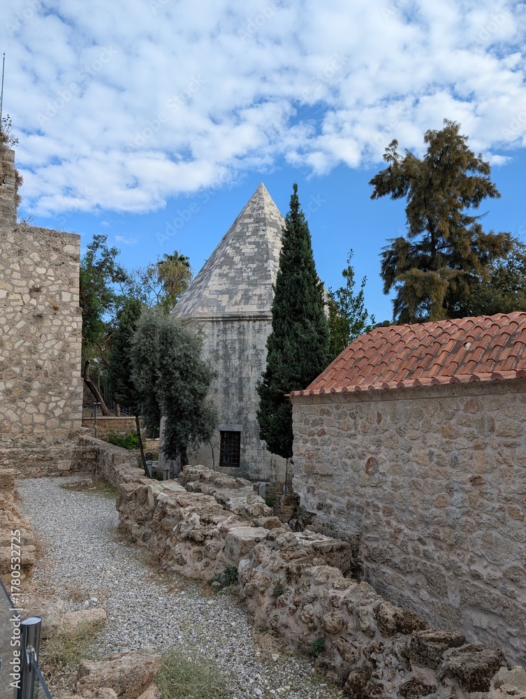 Obraz premium Charming Narrow Alley and Historic Architecture in the Old Town of Antalya (Kaleiçi)