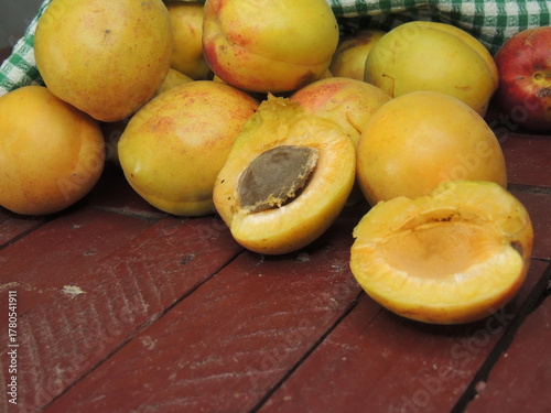 apples on a wooden table