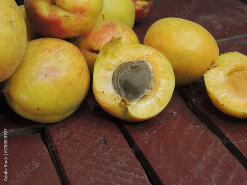 apples on a wooden table