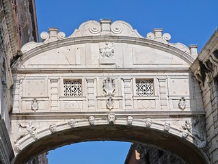 Fototapete Seufzerbrücke Seufzerbrücke Venedig barocke Detailansicht  © Robert