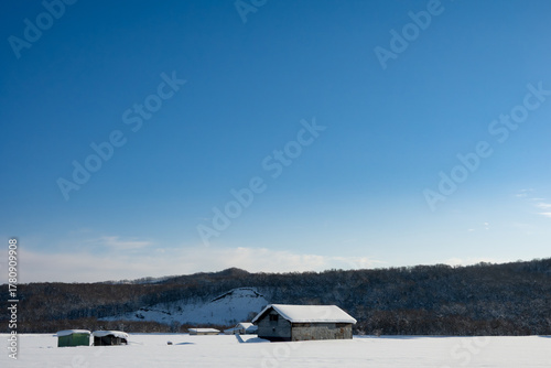 雪が積もった屋根 北海道の風景