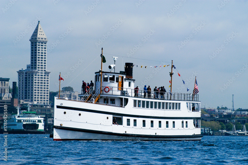 Fototapeta premium SS Virginia V underway in Seattle's Elliott Bay