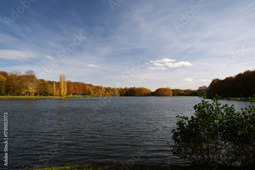 Ansicht auf den Decksteiner Weiher in Köln.