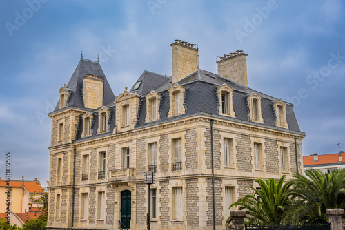 Fototapeta Naklejka Na Ścianę i Meble -  Dans les rues de Biarritz au pays Basque en France