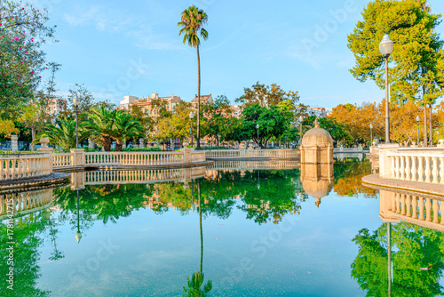 Obraz na plátně Estaque del parque Ribalta, un preciso parque en el interior de  castellón de la