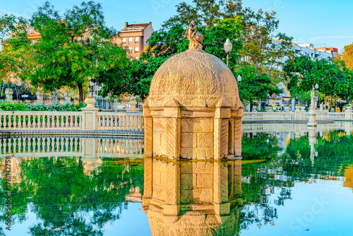 Fotografie Estaque del parque Ribalta, un preciso parque en el interior de  castellón de la