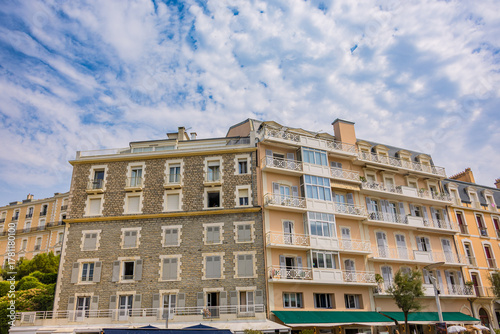 Fototapeta Naklejka Na Ścianę i Meble -  Dans les rues de Biarritz au pays Basque en France