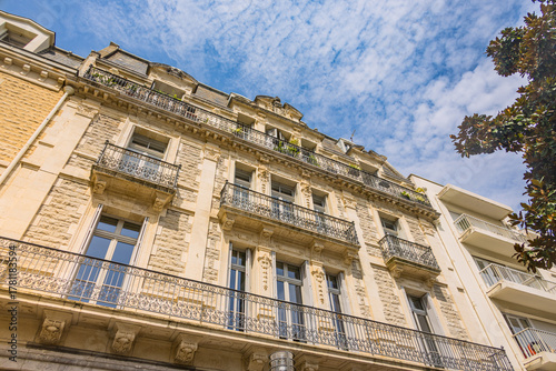 Fototapeta Naklejka Na Ścianę i Meble -  Dans les rues de Biarritz au pays Basque en France