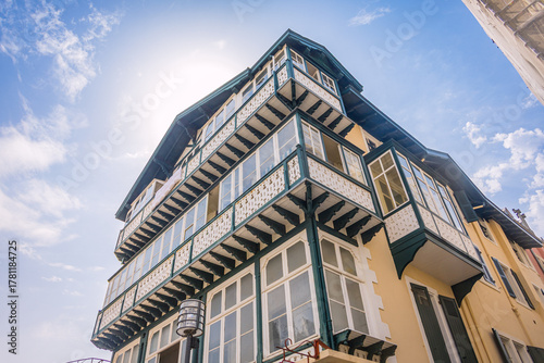 Fototapeta Naklejka Na Ścianę i Meble -  Dans les rues de Biarritz au pays Basque en France
