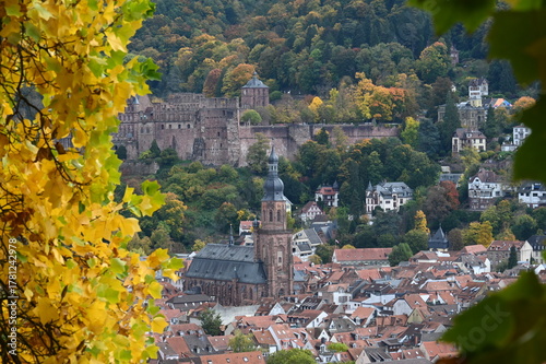 Herbstlicher Blick auf die Altstadt von Heidelberg