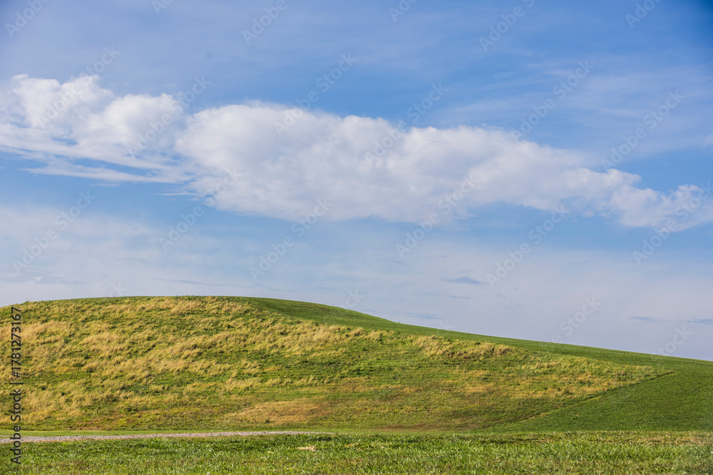 Fototapeta premium hill side grass land sky background landscape nobody
