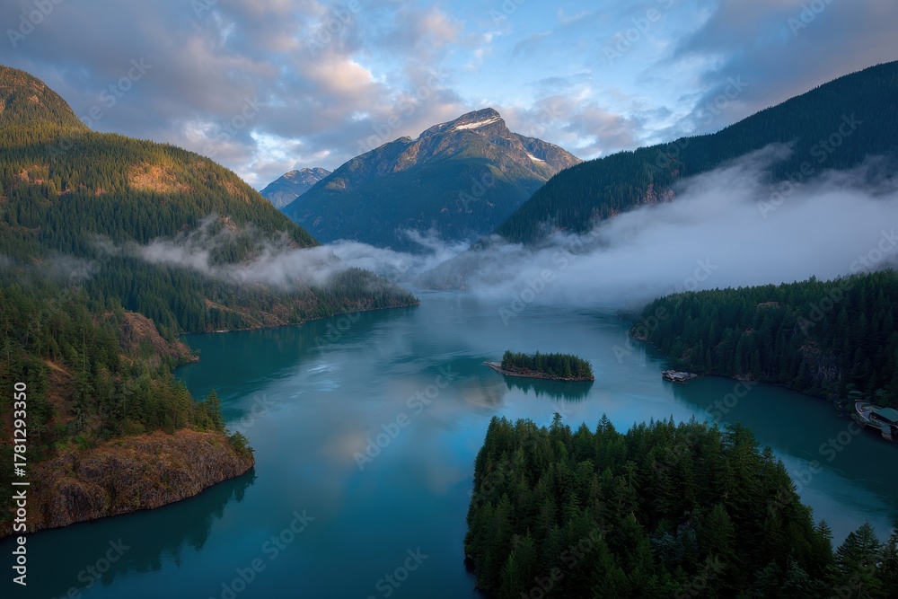 Fototapeta premium Breathtaking Sunrise over Diablo Lake: A Beautiful Landscape in North Cascade National Park, WA, USA
