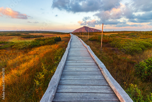 Wallpaper Mural Równia pod Śnieżką - na pograniczu Polski i Czech w polskich górach Karkonoszach jesienną porą. Torontodigital.ca