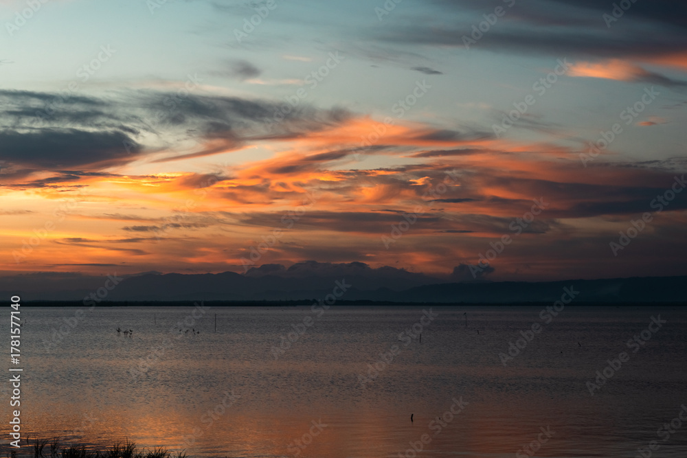 Fototapeta premium Scenic View of Lake at Sunset