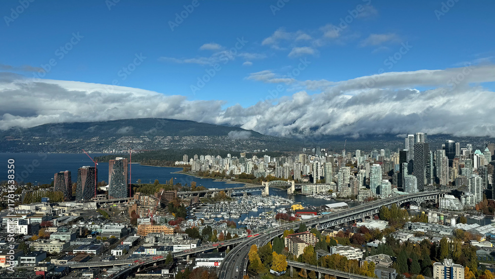 Obraz premium Vancouver Cityscape with Granville Bridge, Burrard Bridge, Lions Gate Bridge and View Toward West Vancouver, Canada