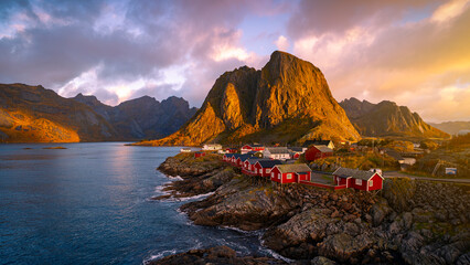 Papier peint photo Lofoten Crépuscule sur Hamnøy et Reine  © FocusStocker