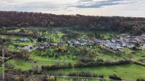 vue aérienne du petit village de Budling dans le département de la Moselle, en Lorraine. 