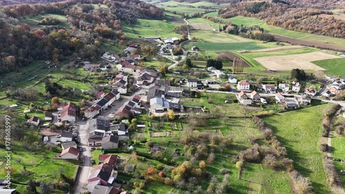 vue aérienne du petit village de Budling dans le département de la Moselle, en Lorraine. 