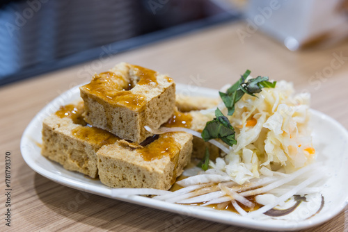 Tableau sur toile Crispy stinky tofu with pickled cabbage on plate