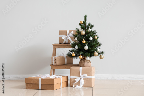 Small decorated Christmas t...