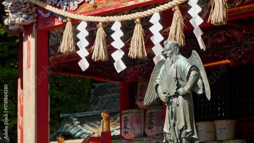 高尾山薬王院の御本社前の天狗像