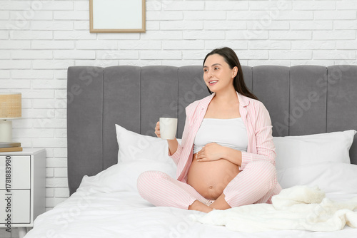 Beautiful young pregnant wo...