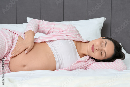 Beautiful young pregnant wo...