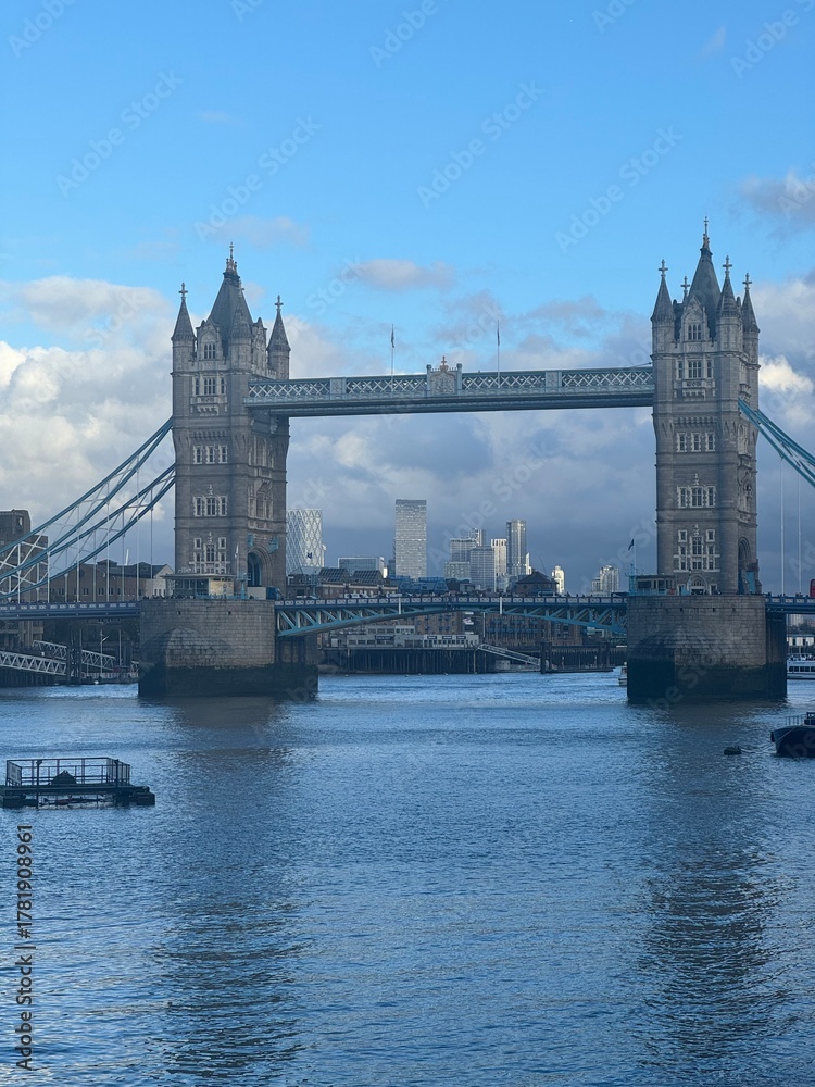 Naklejka premium view of the tower bridge in london at a sunny autumn afternoon