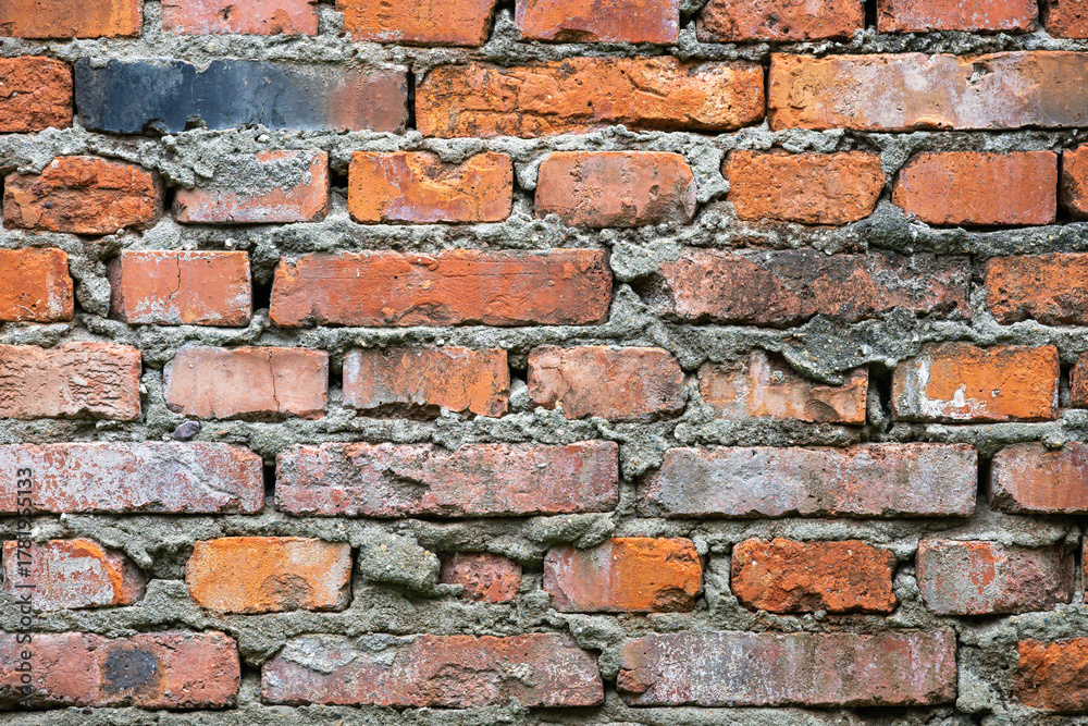 Obraz premium Exploring historic brick walls during daylight
