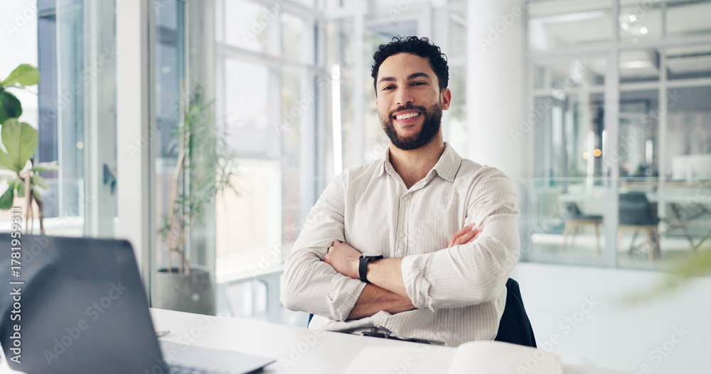 Obraz premium Portrait, business and man with arms crossed in office for finance career, about us and stock market agent. Happy, person and ambition with laptop, cryptocurrency and trading for investment proposal