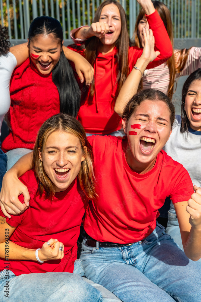 Obraz premium Group of cheerful women supporting sports team