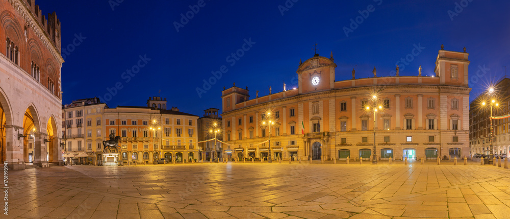 Fototapeta premium Piacenza - The square Piazza Cavalli at evening dusk