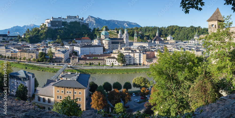 Fototapeta premium Salzburg - The panorama of old town at morning light.