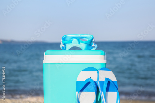 Beach cooler, snorkeling ma...
