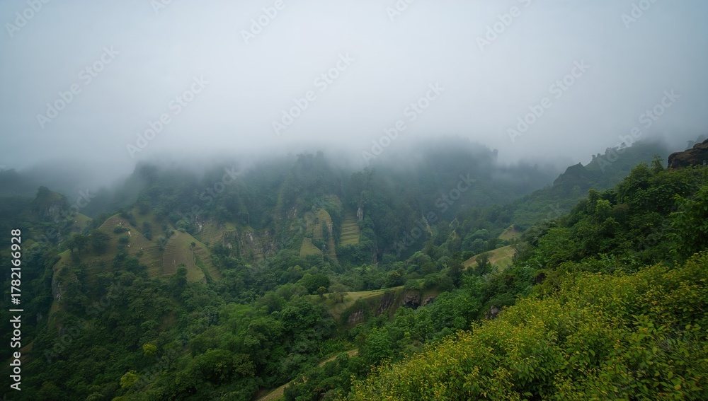 Obraz premium Kashmir mountains shrouded in fog, highlighting erosion risk