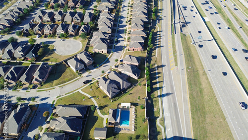 Εκτύπωση καμβά Castle Hills, Lewisville TX, showing rows of new development two-story homes with curved cul-de-sac street beside Highway 121