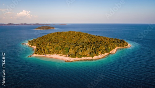 Fototapeta Naklejka Na Ścianę i Meble -  Islands featuring trees encircled by turquoise waters, highlighting the beauty of natural landscapes