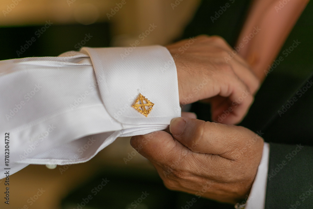 Obraz premium boda, mano, amor, par, novio, ceremonia, celebraciones, moda, agiotaje, manga, puño, reloj, reloj pulsera, gemelos