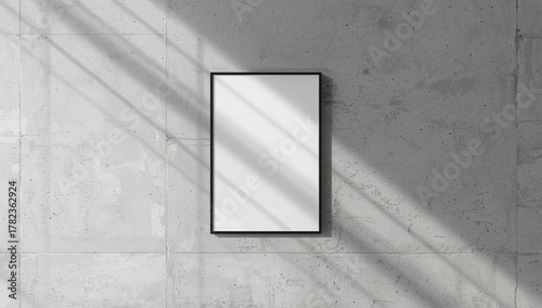 A blank poster frame positi...