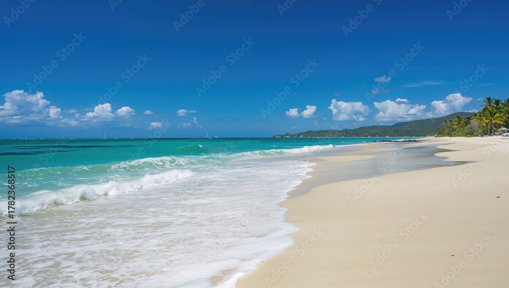 Obraz premium Jaco Beach water, serene ocean waves and sandy shore, ideal for relaxation and leisure