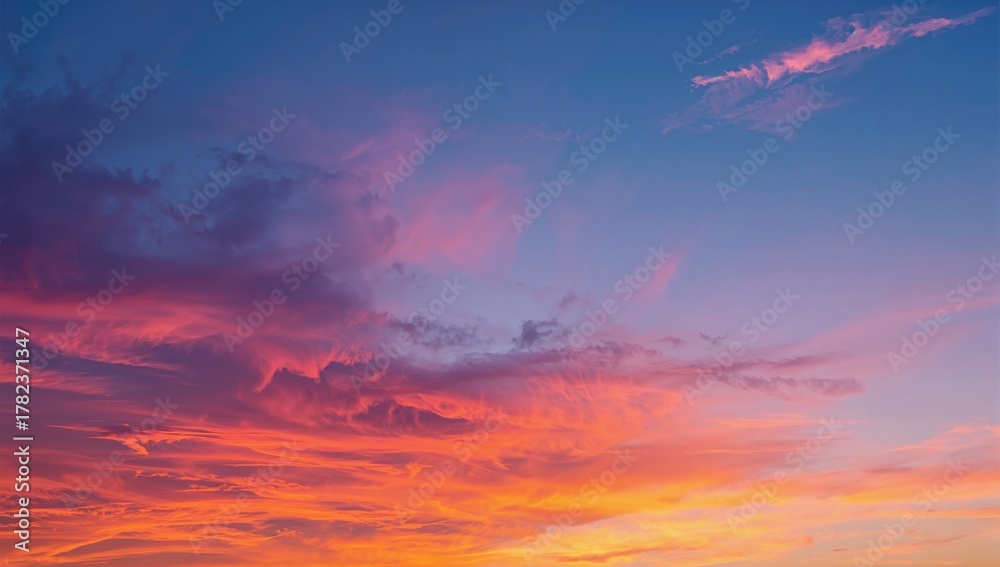 Fototapeta premium Stunning sunset view over the horizon