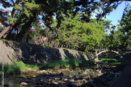 秋の夙川の清き流れ(兵庫県西宮市)