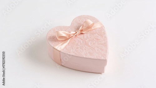 Closed pink heart-shaped gi...